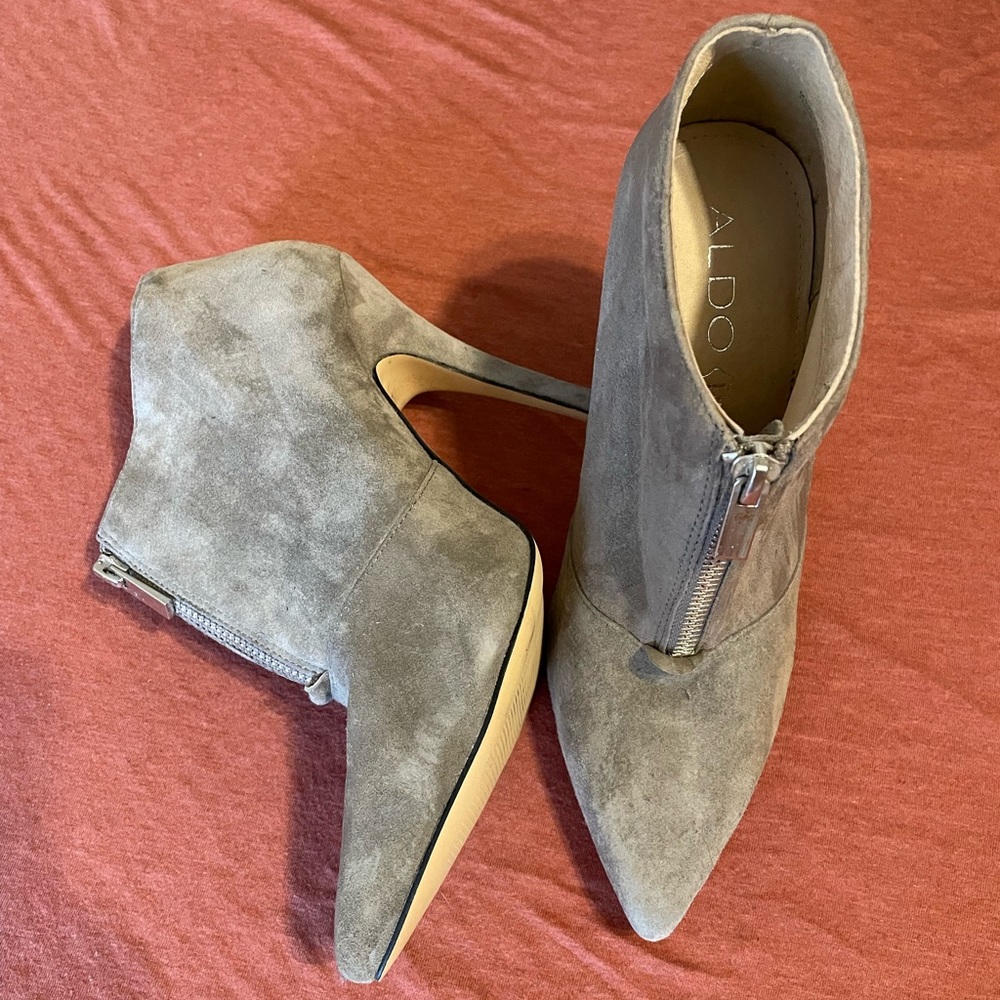 Aldo Women’s Size 8 Gray Suede Booties